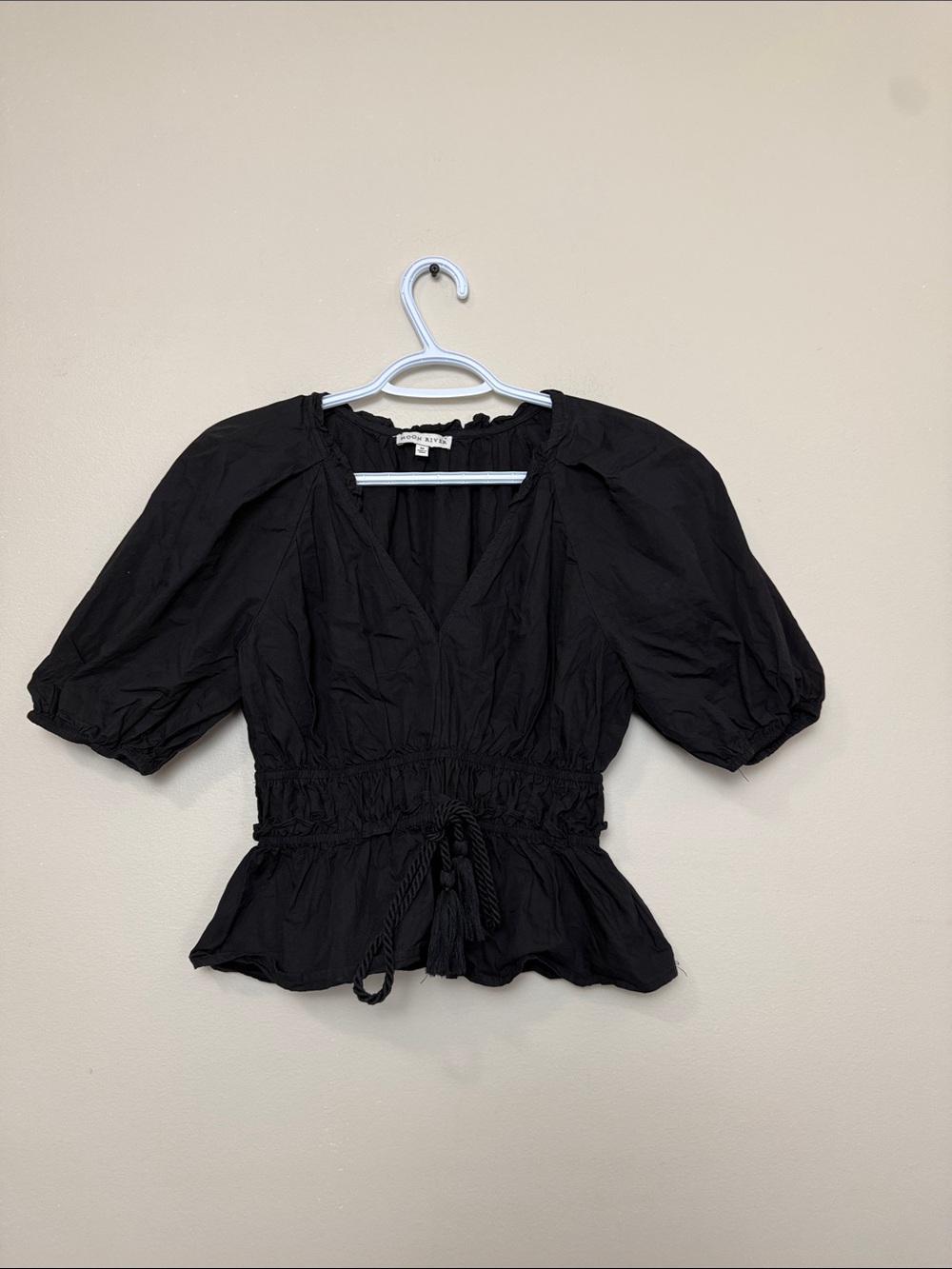 Moon River Black Puff Sleeve Smocked Waist Peplum Top size M